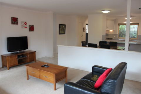 Adelaide Serviced Accommodation - Childers House - Kalgoorlie Accommodation 0