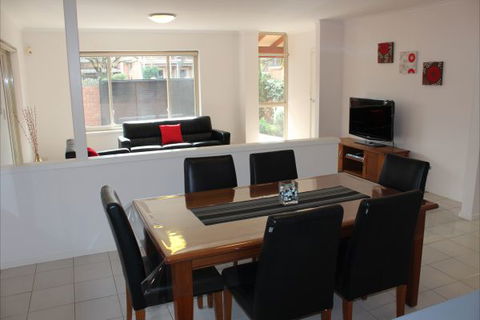 Adelaide Serviced Accommodation - Childers House - Kalgoorlie Accommodation 5