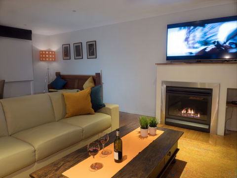 Alice's Palace Ocean Grove - Kalgoorlie Accommodation 0