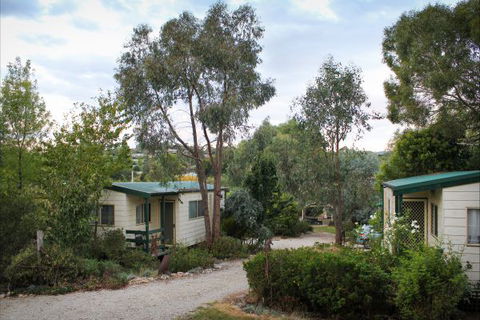 Beechworth Cabins - Kalgoorlie Accommodation 0