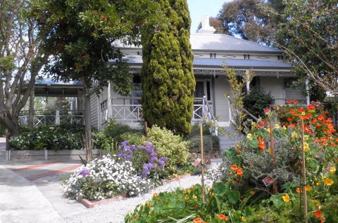 Fairbank House - Kalgoorlie Accommodation 0