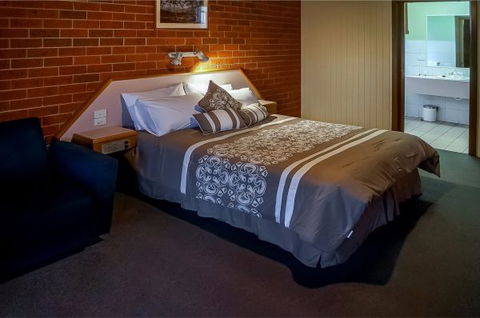 Hungry Horse Hotel Molesworth - Kalgoorlie Accommodation 6