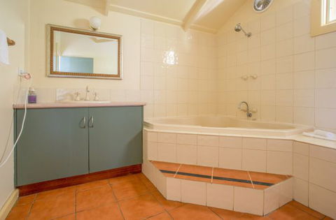 Kalimna Woods - Kalgoorlie Accommodation 6