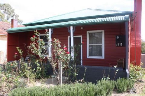 The Red House - Kalgoorlie Accommodation 0