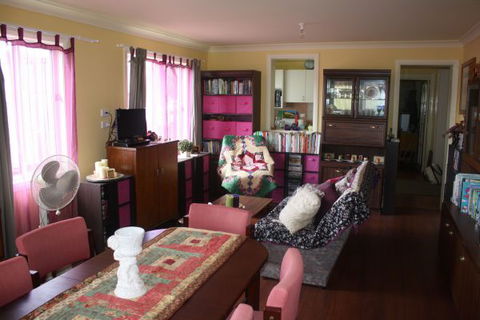 The Red House - Kalgoorlie Accommodation 1