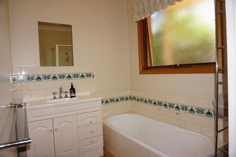 Abrigo Apartment - Kalgoorlie Accommodation 5