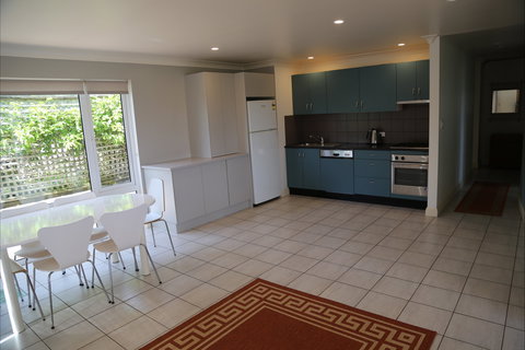 A Beach House Near Manly Two - Kalgoorlie Accommodation 2