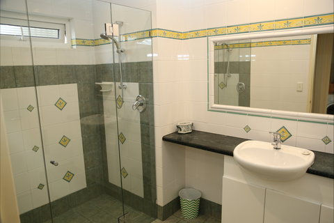 A Beach House Near Manly Two - Kalgoorlie Accommodation 3