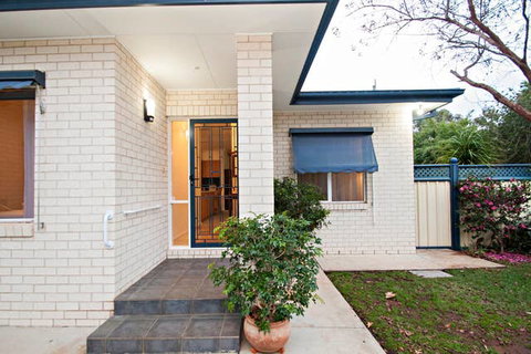 Rosies Cottage - Kalgoorlie Accommodation 2