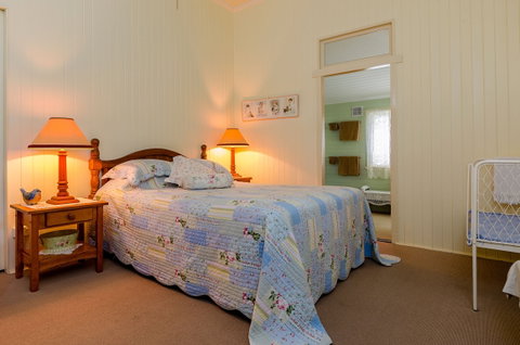 Albion Cottage - Kalgoorlie Accommodation 3
