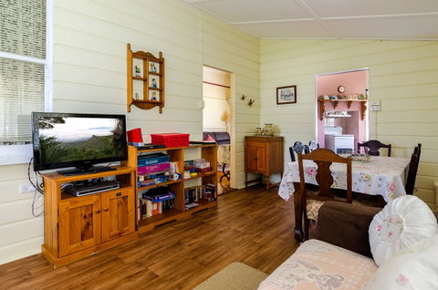 Albion Cottage - Kalgoorlie Accommodation 9