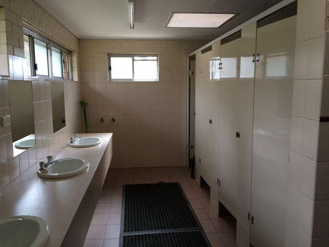 Ardern's Caravan Park Myrtleford - Kalgoorlie Accommodation 5