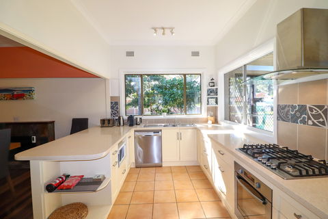 A Reflection On The Lake - Kalgoorlie Accommodation 3
