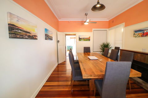 A Reflection On The Lake - Kalgoorlie Accommodation 4