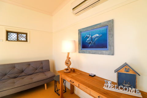 A Reflection On The Lake - Kalgoorlie Accommodation 6