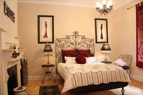 Azalea Cedar-Rose Villa - Kalgoorlie Accommodation 0
