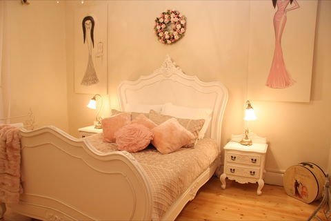 Azalea Cedar-Rose Villa - Kalgoorlie Accommodation 1
