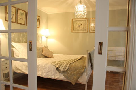 Azalea Cedar-Rose Villa - Kalgoorlie Accommodation 3