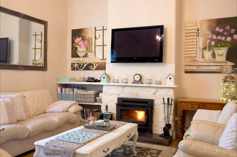 Azalea Cedar-Rose Villa - Kalgoorlie Accommodation 4