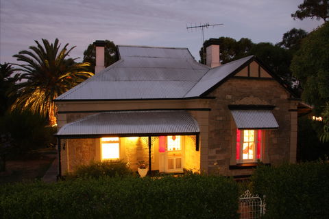 Azalea Cedar-Rose Villa - Kalgoorlie Accommodation 7