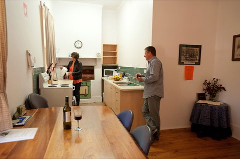 Black Jack Get-A-Way - Nana's Home - Kalgoorlie Accommodation 3