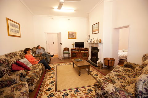 Black Jack Get-A-Way - Nana's Home - Kalgoorlie Accommodation 4