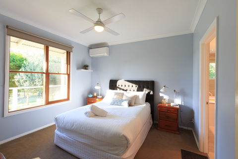 Country House Retreat - Kalgoorlie Accommodation 2