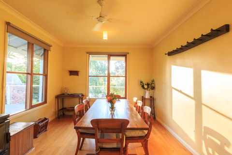 Country House Retreat - Kalgoorlie Accommodation 5