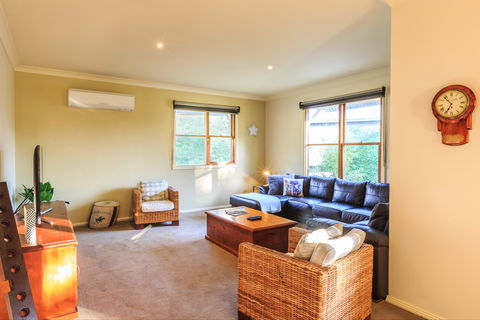 Country House Retreat - Kalgoorlie Accommodation 6