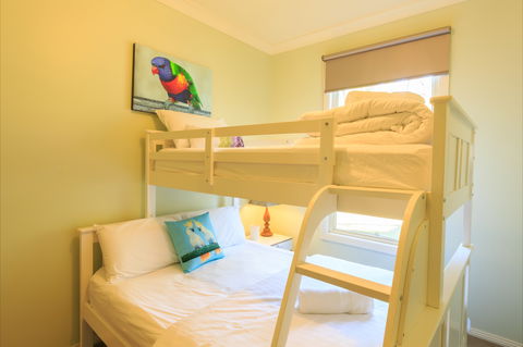 Country House Retreat - Kalgoorlie Accommodation 7