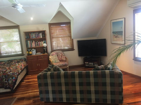 HJapartments - Kalgoorlie Accommodation 2