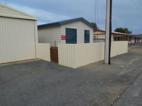 Laubelna's - Kalgoorlie Accommodation 9