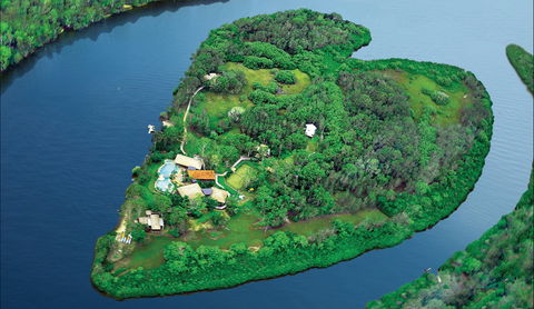 Makepeace Island - Sir Richard Branson's Australian Home - Kalgoorlie Accommodation 6