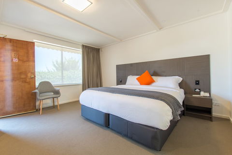 Mick O'Shea's - Kalgoorlie Accommodation 1