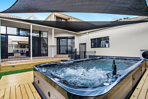 Serenity At Sapphire - Kalgoorlie Accommodation 0
