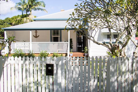 Anchored In Byron - Kalgoorlie Accommodation 0
