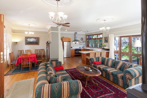 Blue Peace: Blue Mountains Home - Kalgoorlie Accommodation 1