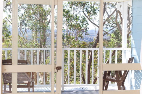 Blue Peace: Blue Mountains Home - Kalgoorlie Accommodation 4