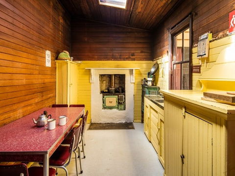 Daffodil Cottage - Kalgoorlie Accommodation 4