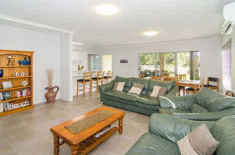 Fairway Isle - Kalgoorlie Accommodation 4