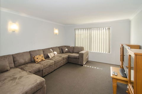 Fairway Isle - Kalgoorlie Accommodation 6