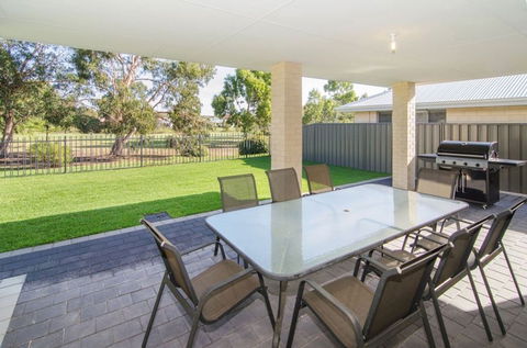 Fairway Isle - Kalgoorlie Accommodation 8