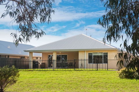 Fairway Isle - Kalgoorlie Accommodation 9