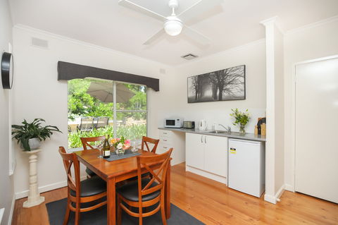 HAHNDORF LODGE - Kalgoorlie Accommodation 5