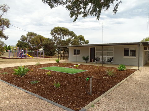 Play On Moontana - Kalgoorlie Accommodation 0