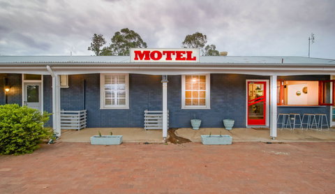 The Platypus Accommodation And Cafe - Kalgoorlie Accommodation 0