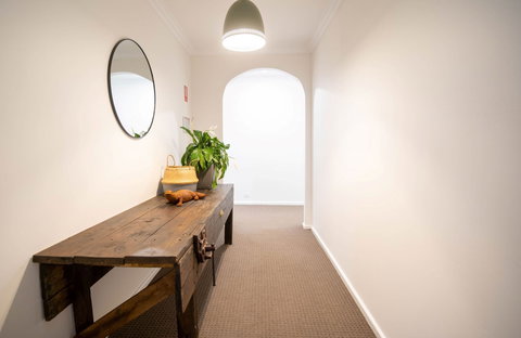 The Platypus Accommodation And Cafe - Kalgoorlie Accommodation 1