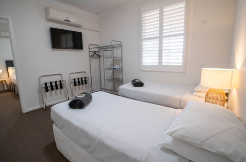 The Platypus Accommodation And Cafe - Kalgoorlie Accommodation 4