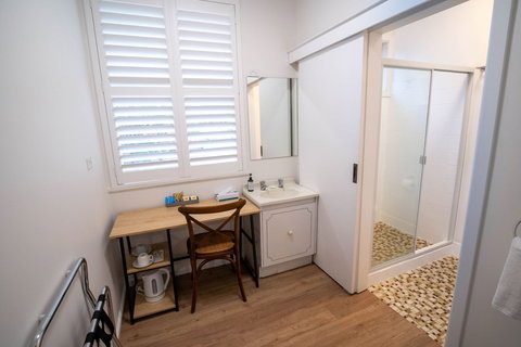 The Platypus Accommodation And Cafe - Kalgoorlie Accommodation 5