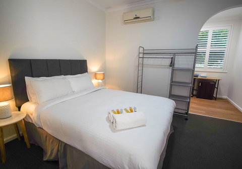 The Platypus Accommodation And Cafe - Kalgoorlie Accommodation 8